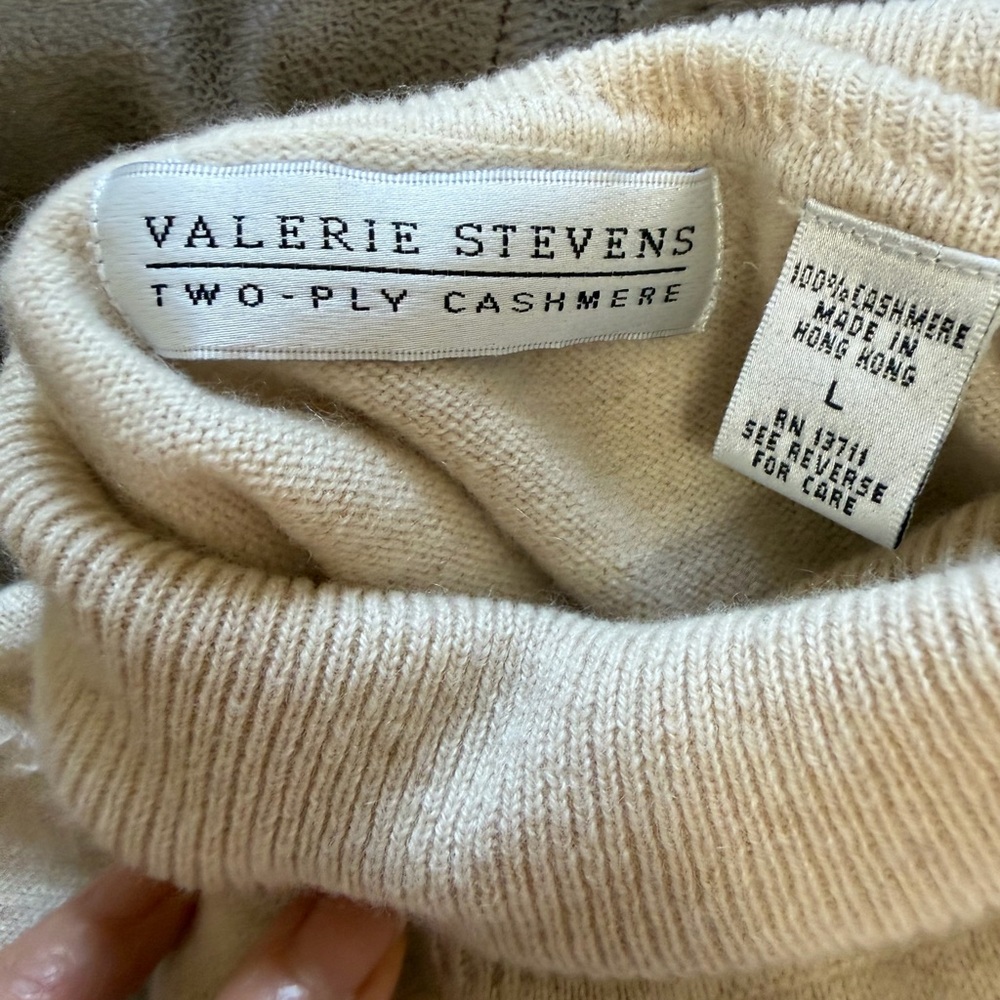 Valerie Stevens 100% Cashmere Turtleneck Sweater Neutral Minimalist L - Picture 3 of 3